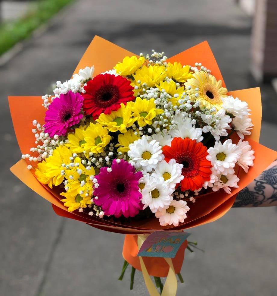 Букет цветов из: Герберы и Хризантемы в Мамадыш