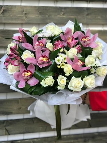 Букет цветов из: Розы и Хризантемы в Мамадыш