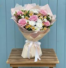 Букет цветов из:  Гвоздики, Орхидеи и Розы в Мамадыш