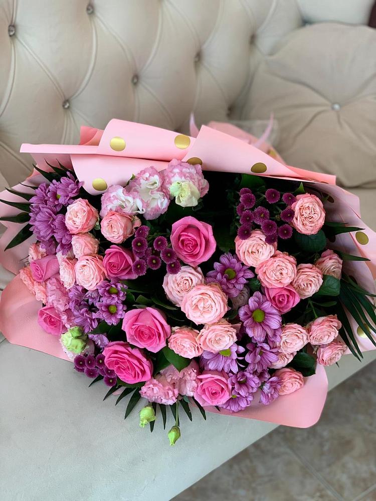 Букет цветов из: Хризантемы, Розы и Лизиантусы в Мамадыш