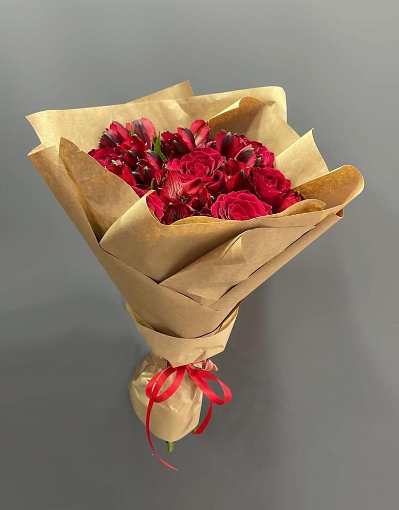 Букет цветов из: Альстромерии и Розы в Мамадыш