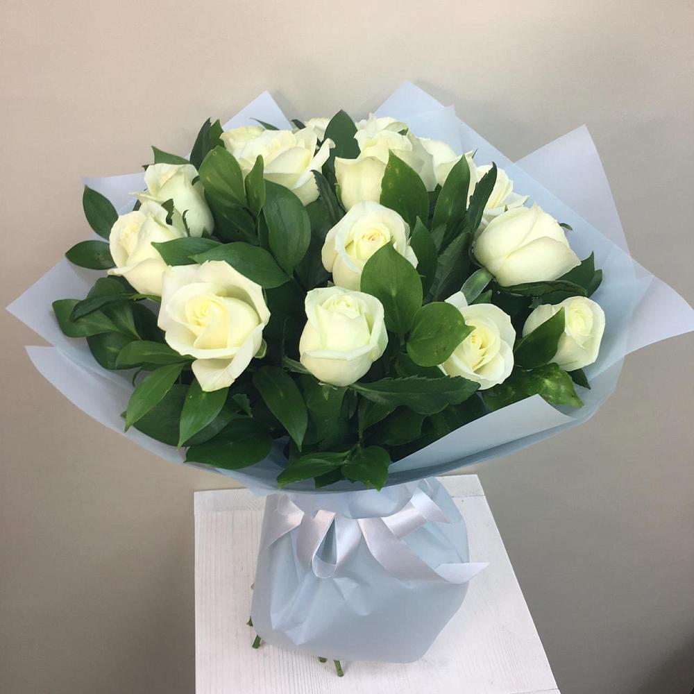 Букет 15 Белых роз Проуд в Мамадыш