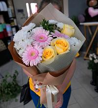 Букет цветов из:  Герберы, Розы и Хризантемы в Мамадыш