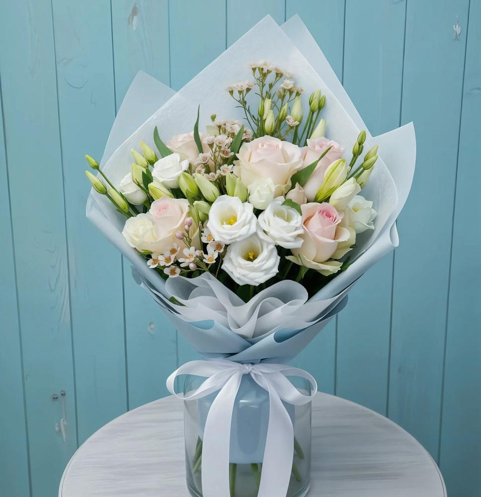 Букет цветов из: Розы и Лизиантусы в Мамадыш