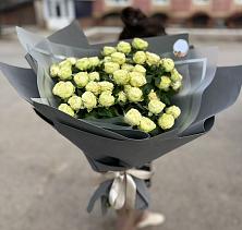 Букет Белые кустовые розы Солинеро в Мамадыш