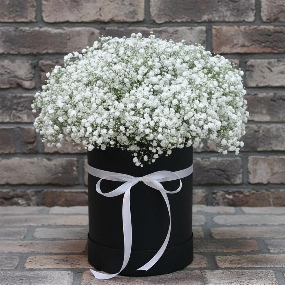 Цветочная композиция из Гипсофила в шляпной коробке в Мамадыш