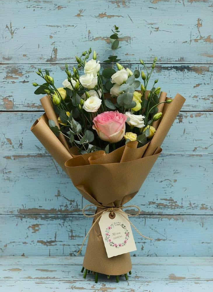 Букет цветов из: Розы и Лизиантусы в Мамадыш