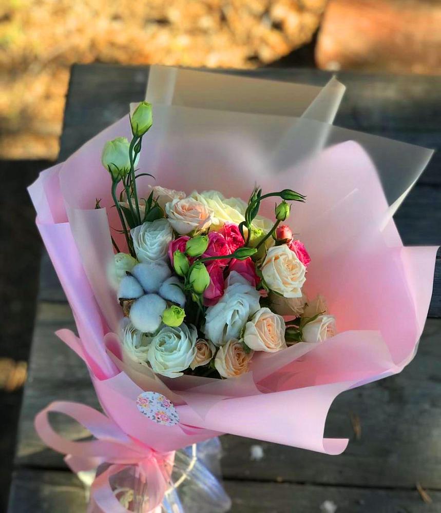 Букет цветов из: Розы и Лизиантусы в Мамадыш