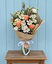 Букет цветов из:  Альстромерии, Лизиантусы, Розы и Хризантемы в Мамадыш