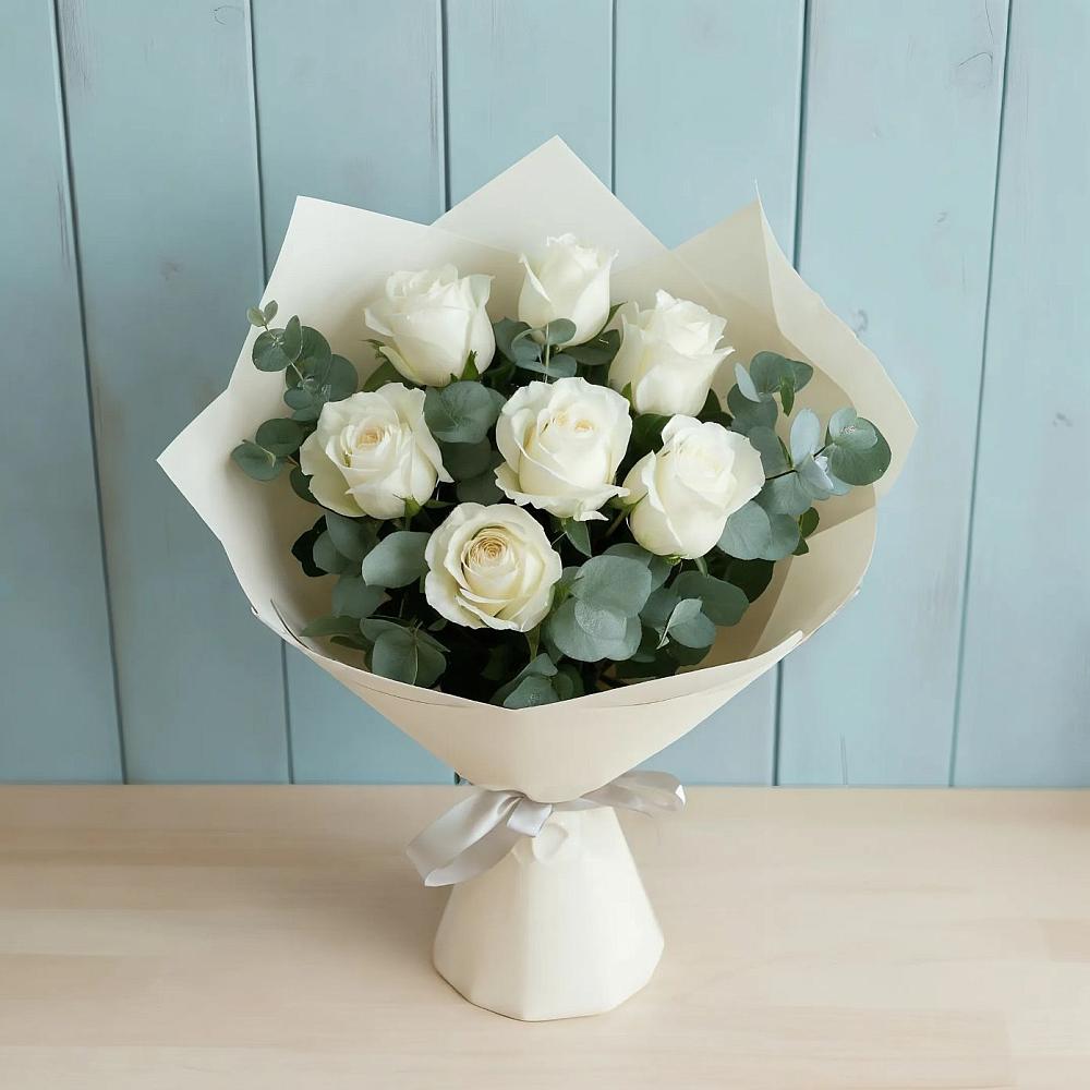 Букет Белые розы в Эвкалипте в Мамадыш
