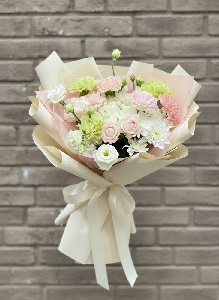 Букет цветов из: Гвоздики, Розы, Лизиантусы и Хризантемы в Мамадыш