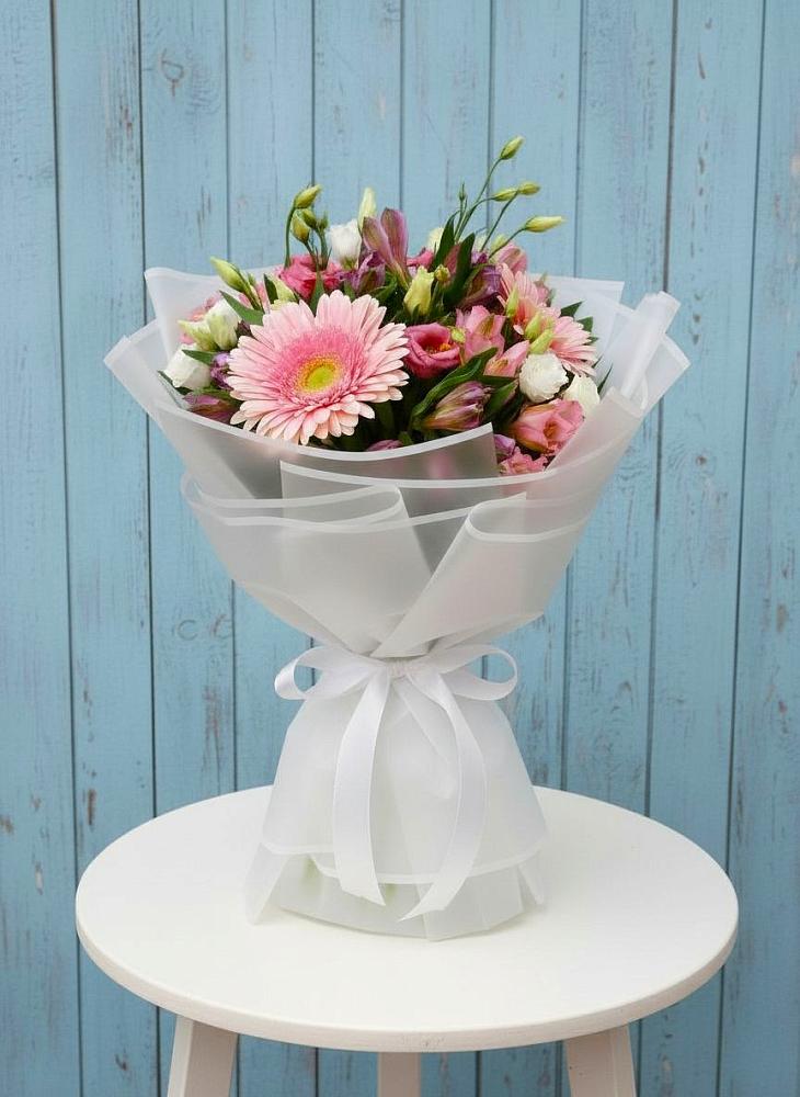 Букет цветов из: Герберы, Альстромерии и Лизиантусы в Мамадыш