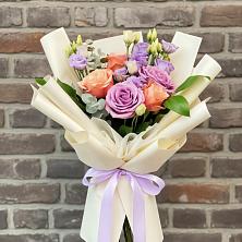 Букет цветов из:  Лизиантусы и Розы в Мамадыш