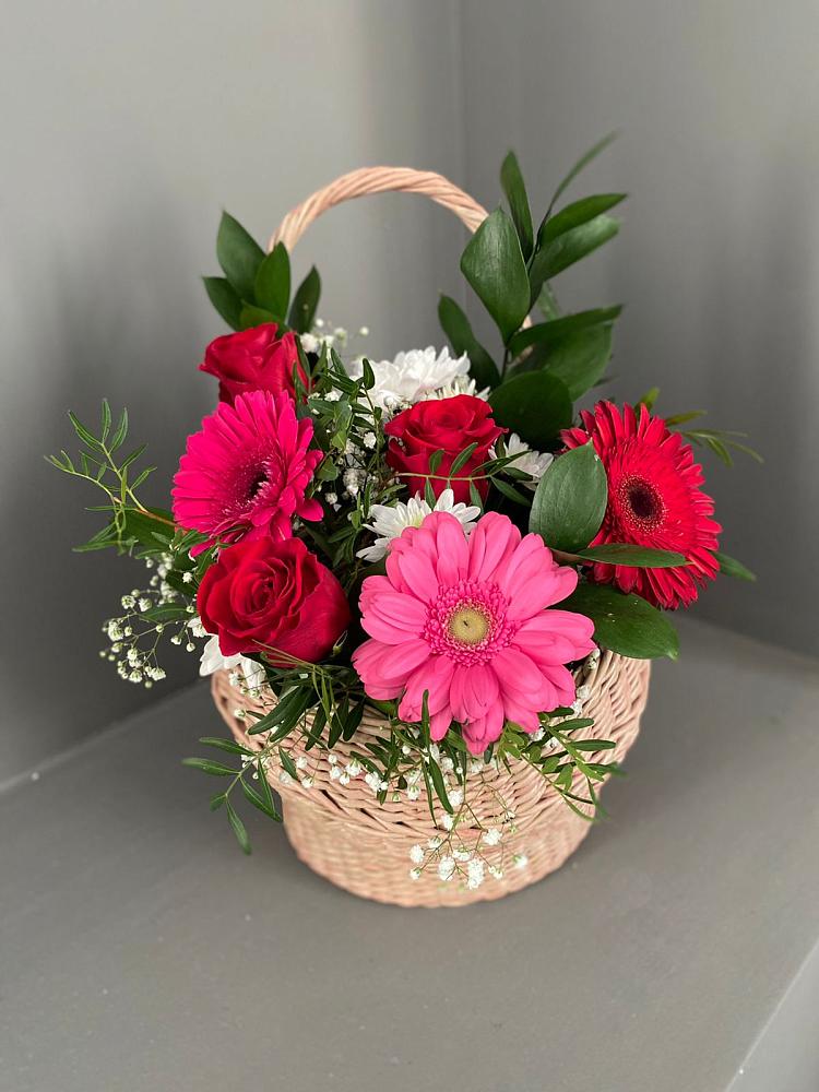 Цветочная композиция из Розы, Хризантемы и Герберы в корзине в Мамадыш