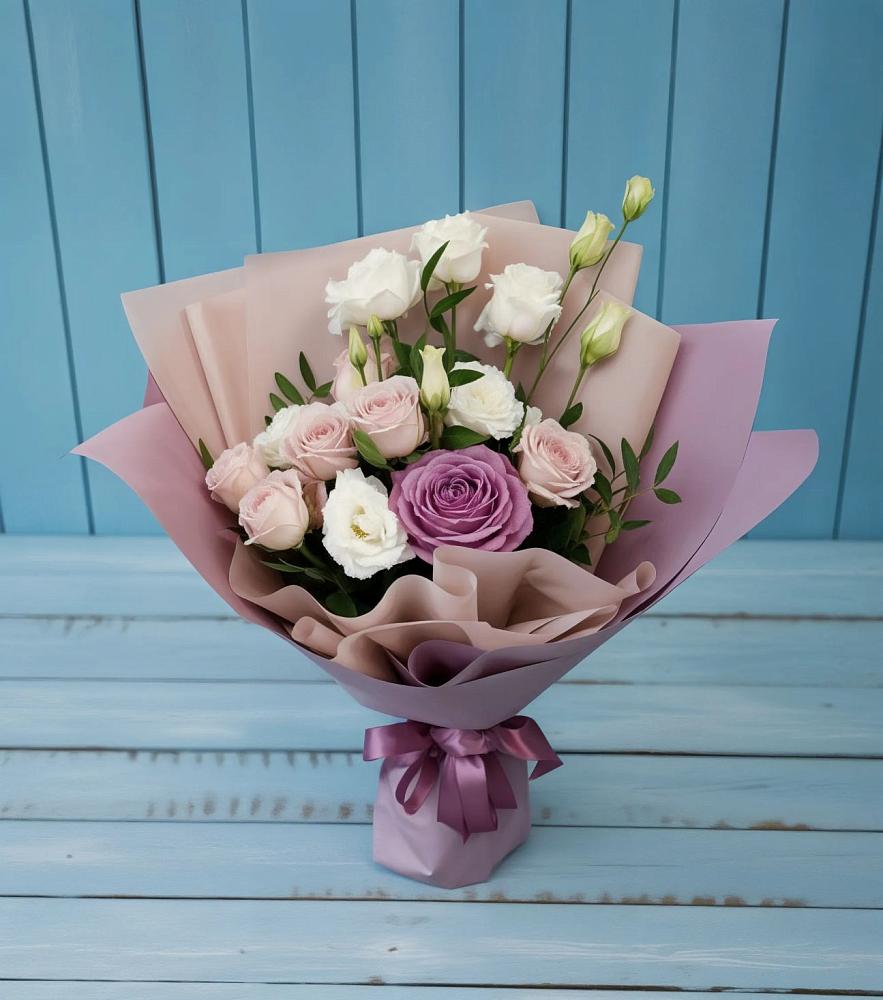 Букет цветов из: Розы и Лизиантусы в Мамадыш